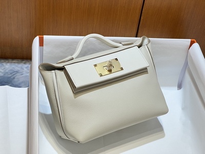 Hermes Handbags 767